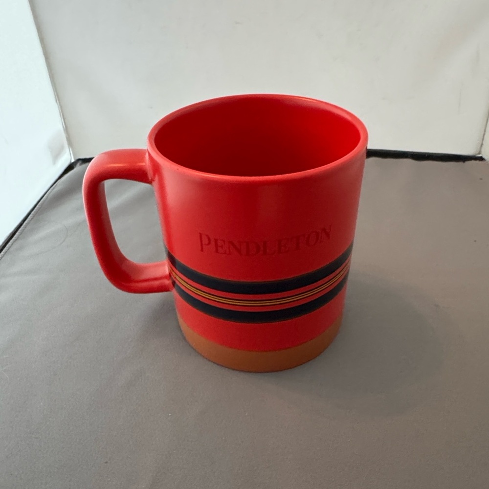 Pendleton Red‎ Mug with Terracotta Base - Picture 2 of 5